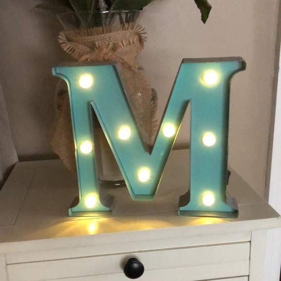 “M” wall or mantle decor - Picture 1 of 6